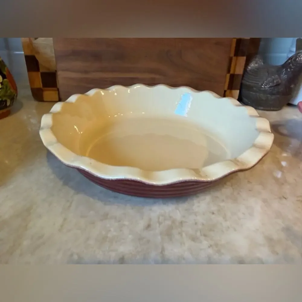 Emile Henry France stoneware ruffled pie dish